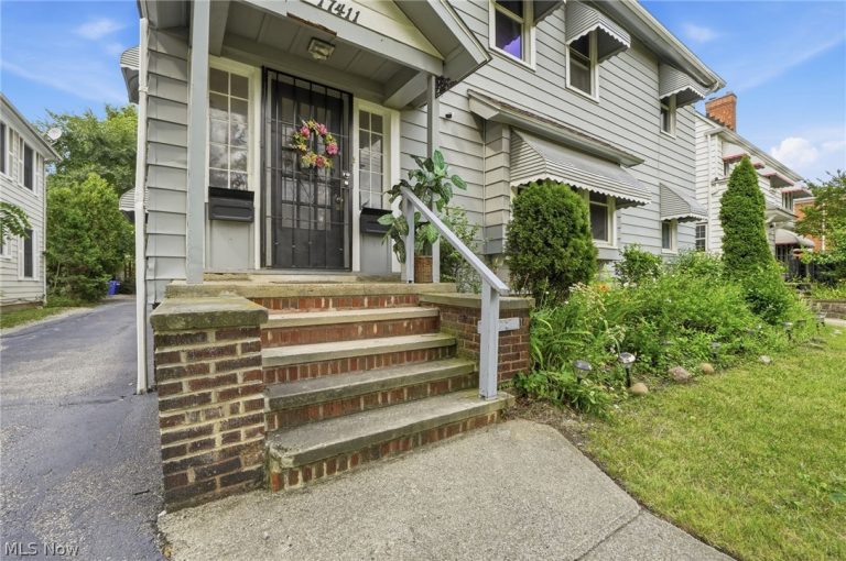 17411 Chagrin Boulevard, Shaker Heights, OH - Photo 3