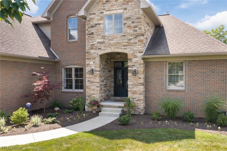 1136 Laurel Green Drive, North Canton, OH - Photo 3