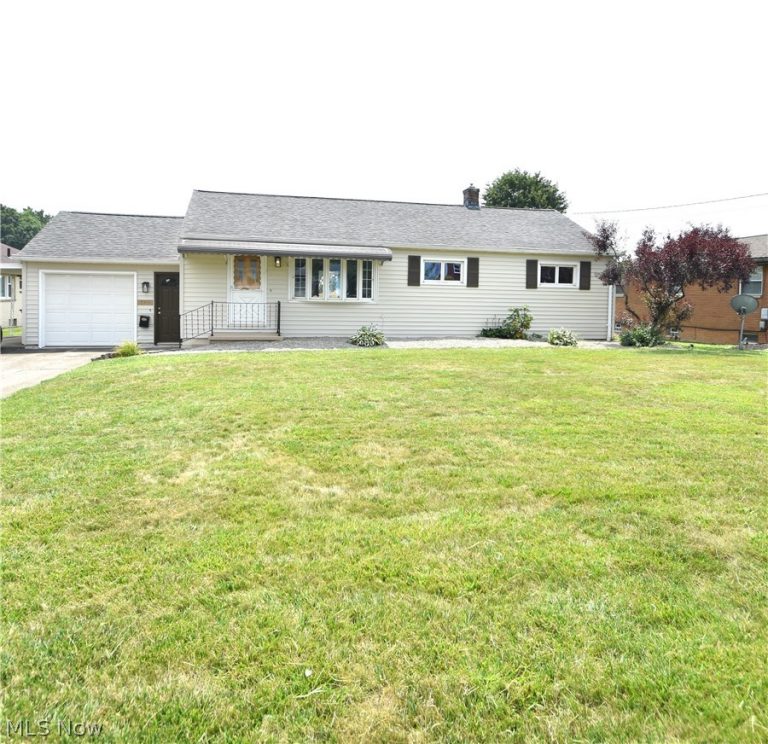 421 Parkview Drive, Girard, OH - Photo 2