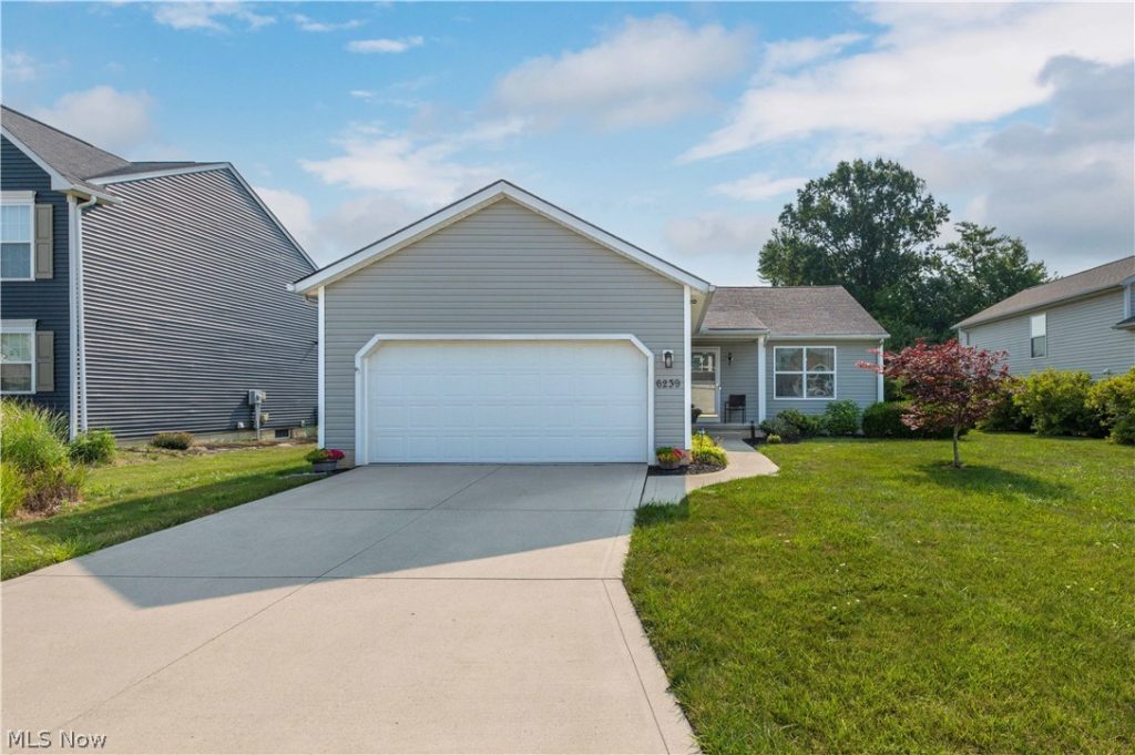 6239 Greenview Trail, North Ridgeville, OH