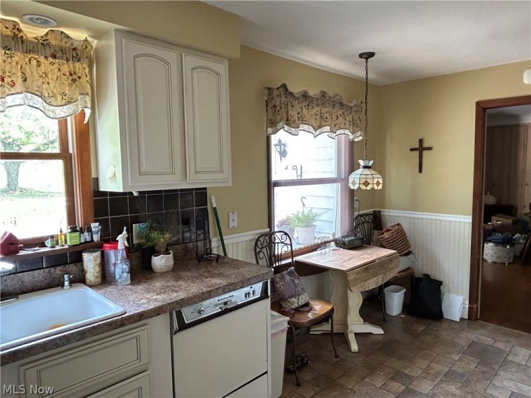 348 Hickory Hill Road, Chagrin Falls, OH - Photo 8