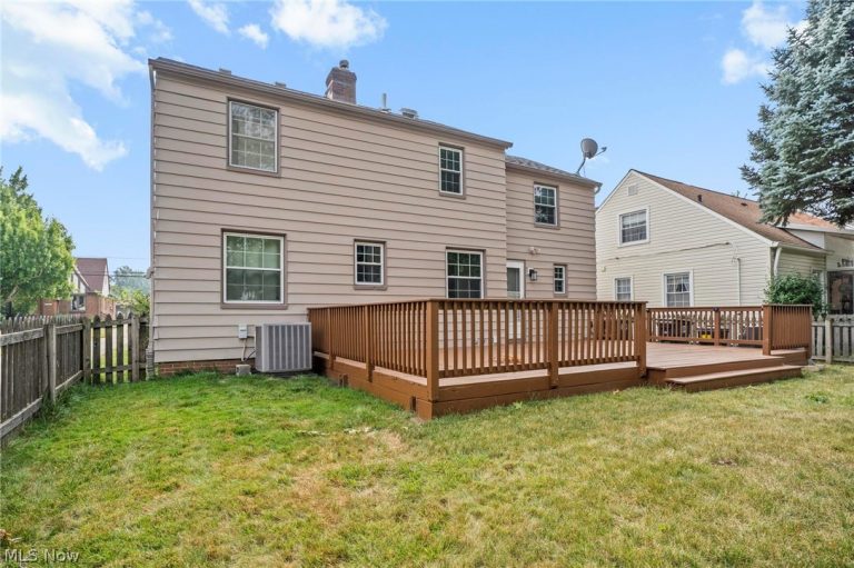 1272 Gordon Road, Lyndhurst, OH - Photo 4