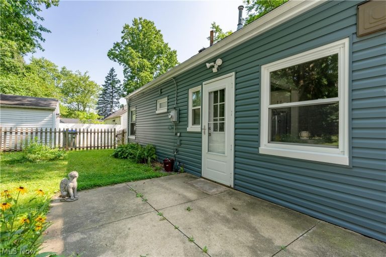 2256 Bailey Road, Cuyahoga Falls, OH - Photo 4