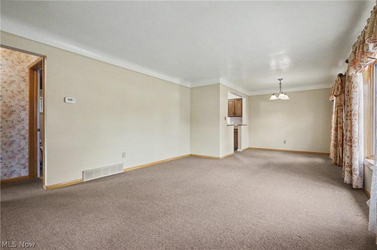 11905 Ronald Drive, Parma, OH - Photo 6