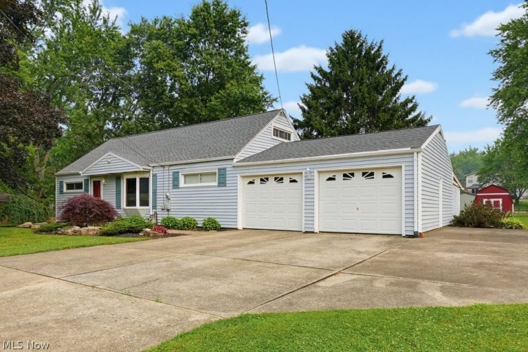 6069 Peach Street, Louisville, OH, 44641