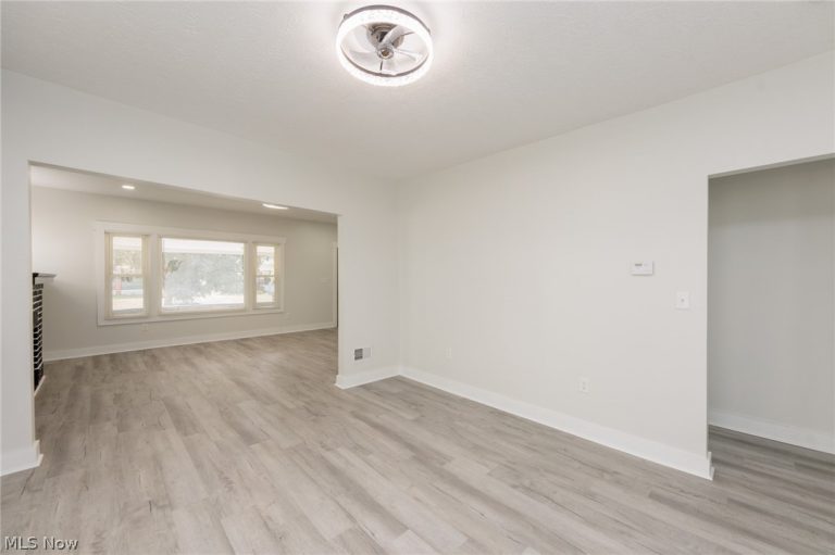 11711 Buckingham Avenue, Cleveland, OH - Photo 8