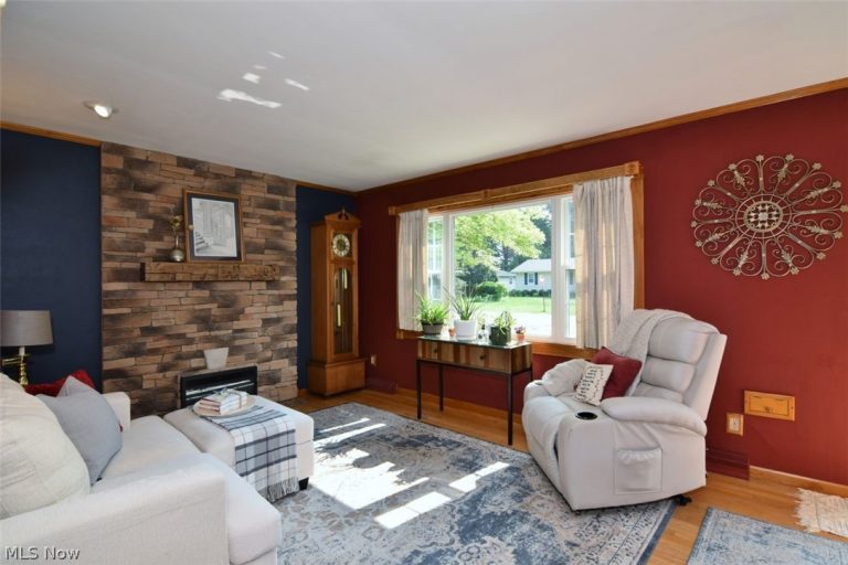 594 Terra Lane, Amherst, OH - Photo 8