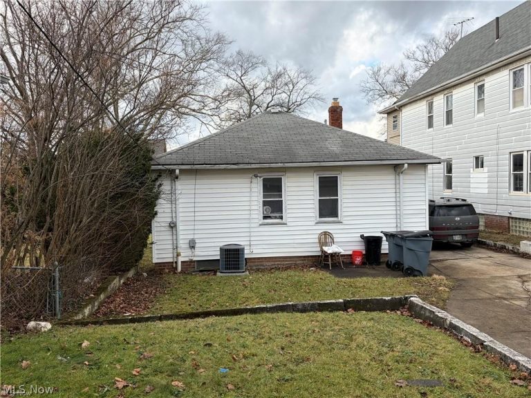 3895 151st Street, Cleveland, OH - Photo 3