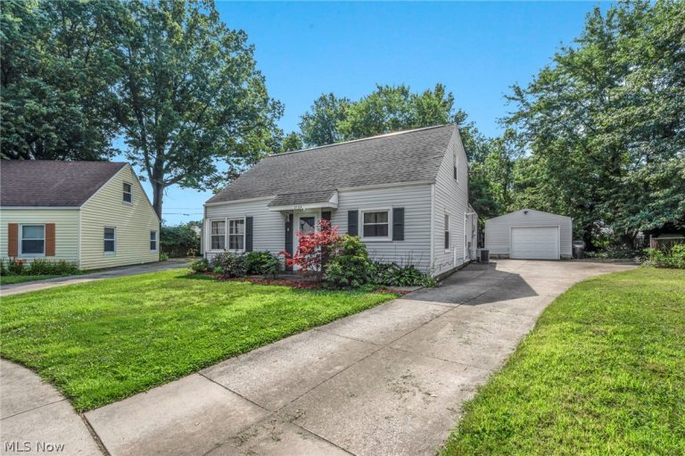 2139 Suncrest Circle, Cuyahoga Falls, OH - Photo 3