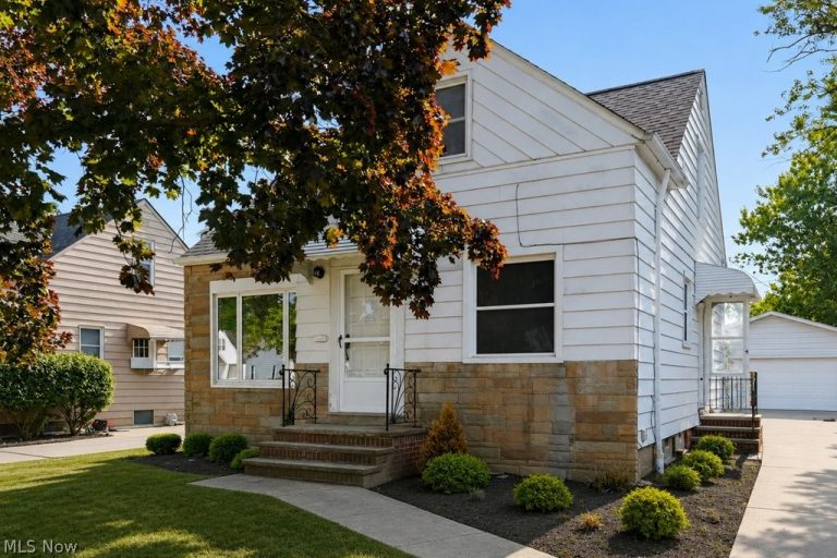 1405 Washington Boulevard, Mayfield Heights, OH - Photo 2