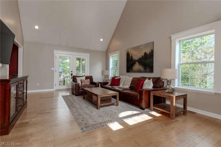 102 Middle Post Point, Chardon, OH - Photo 8