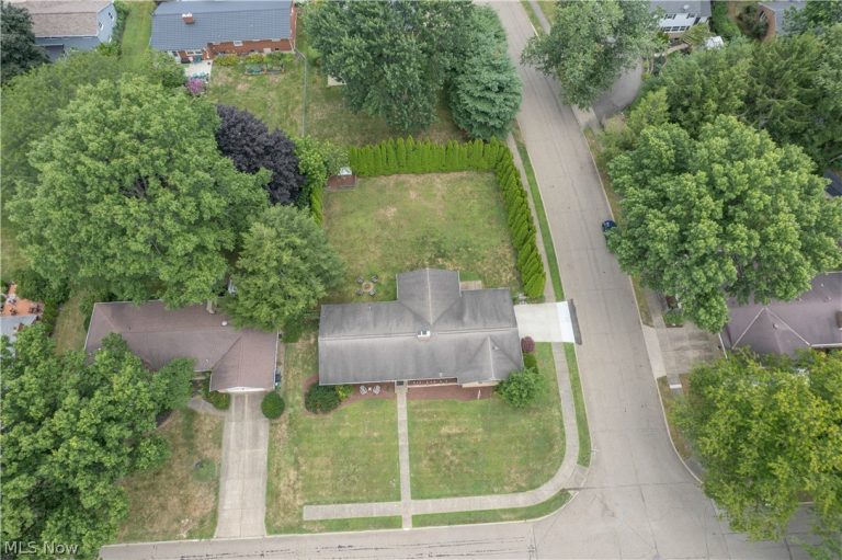 731 Bachtel Street, North Canton, OH - Photo 2
