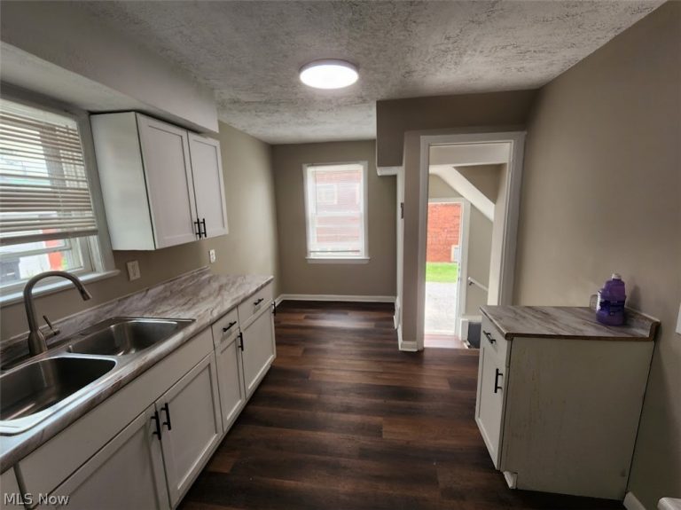 16401 Judson Drive, Cleveland, OH - Photo 3