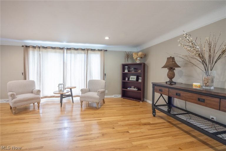 6547 Vallevista Drive, Mayfield Heights, OH - Photo 8