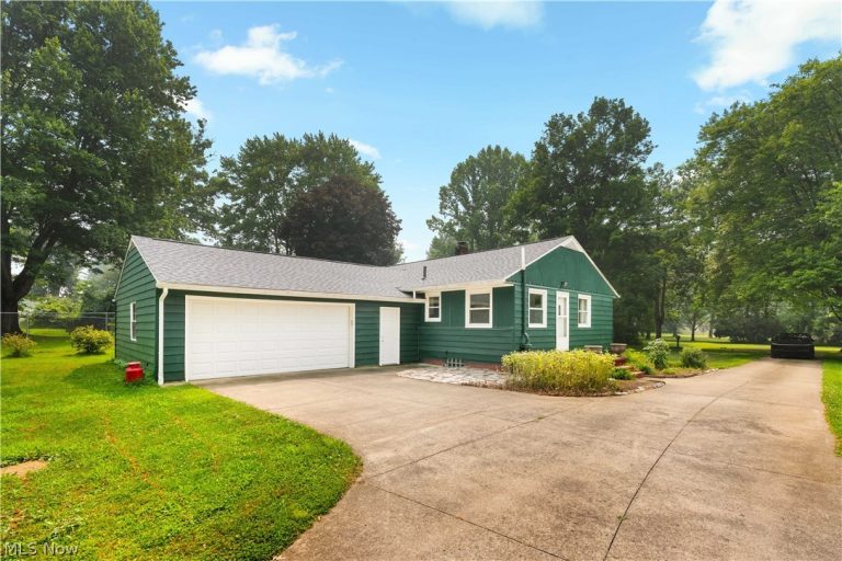 13526 Glenvale Avenue, Uniontown, OH - Photo 6