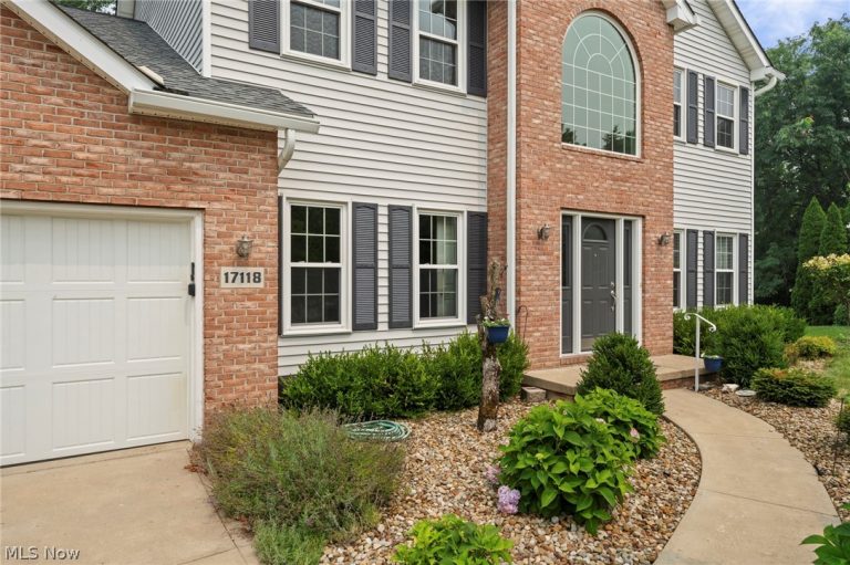 17118 Woodlawn Court, Strongsville, OH - Photo 4