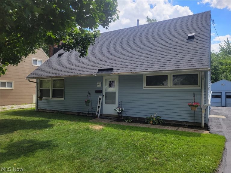 2250 Wichert Drive, Cuyahoga Falls, OH - Photo 3