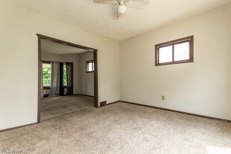 980 Evangeline Road, Cleveland, OH - Photo 8