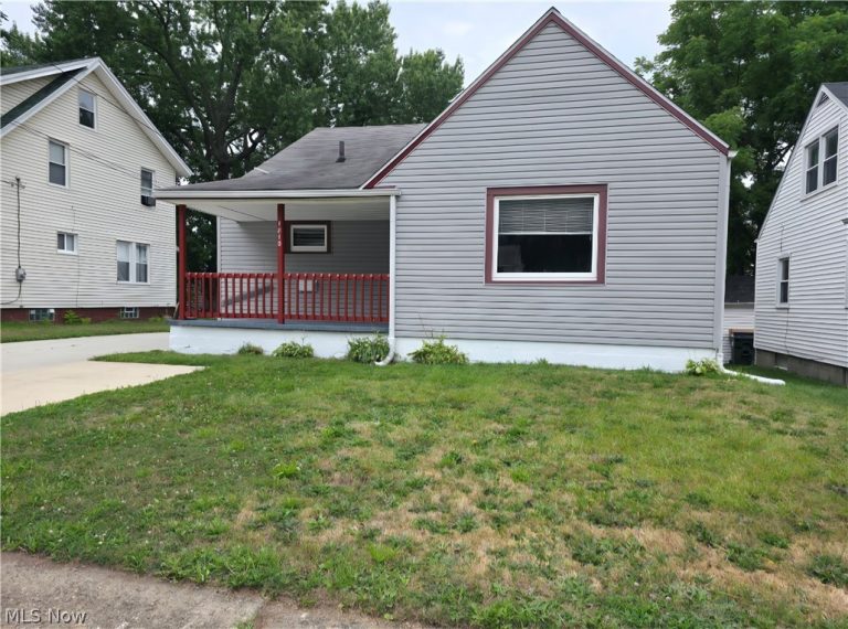 1810 Saint Elmo Avenue, Canton, OH - Photo 2