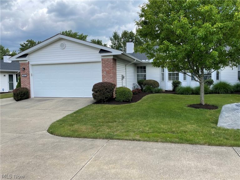 18511 Woodhaven Drive, Strongsville, OH - Photo 2