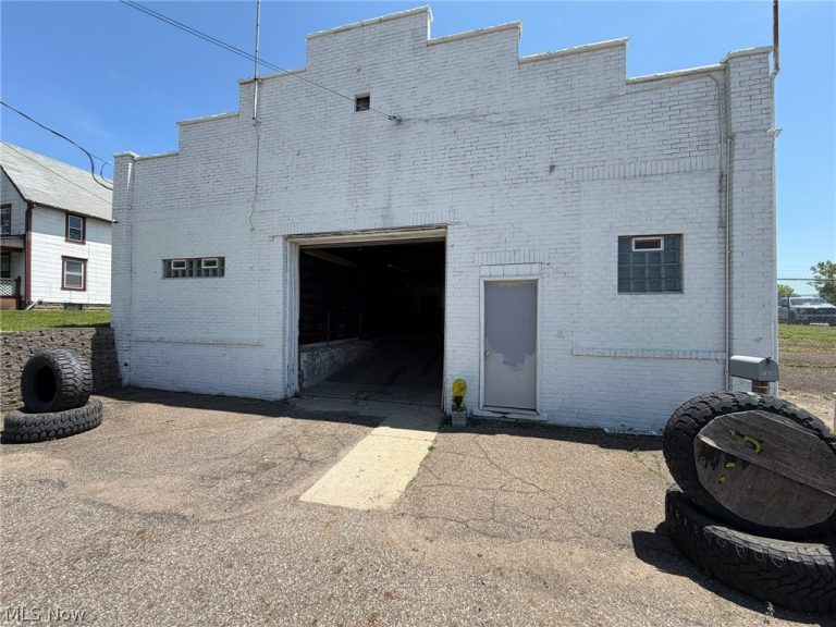 1306 Harrisburg Road, Canton, OH, 44705
