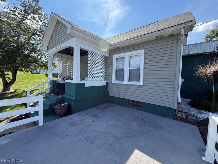 141 Warren Lane, Steubenville, OH - Photo 3