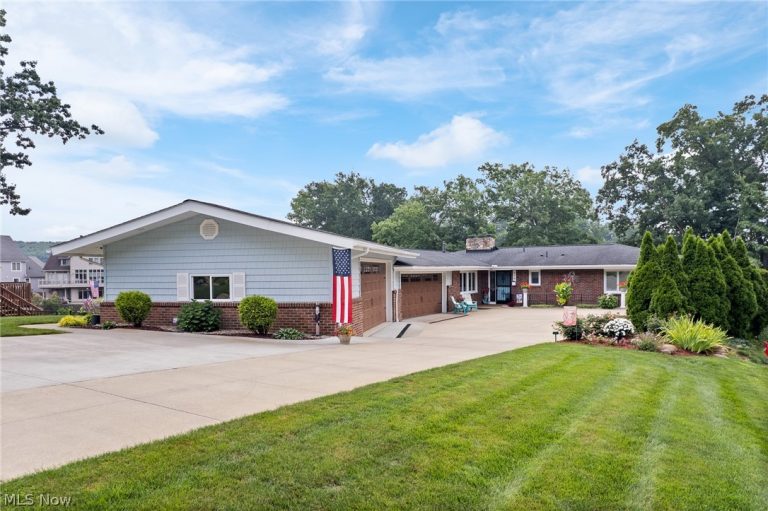 114 Lake Front Drive, Green, OH - Photo 2