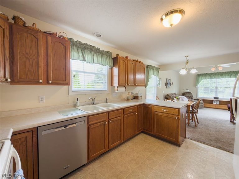 4054 Lindbergh Avenue, Canton, OH - Photo 8
