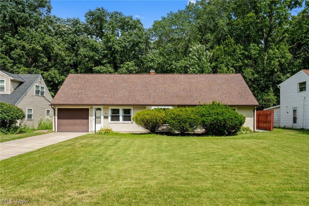 644 Irving Park Boulevard, Sheffield Lake, OH