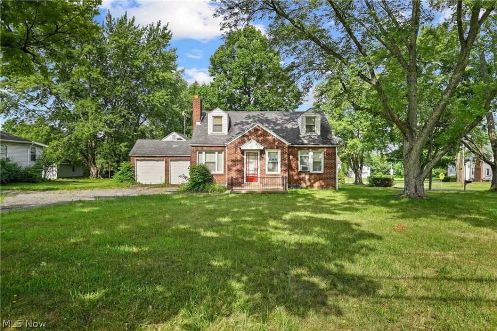 374 Niles Cortland Road, Warren, OH