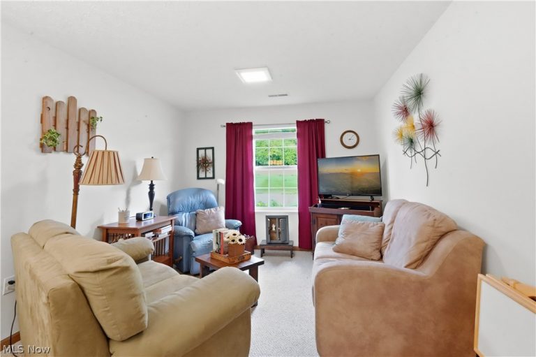 1238 Hunters Walk, Ashland, OH - Photo 2