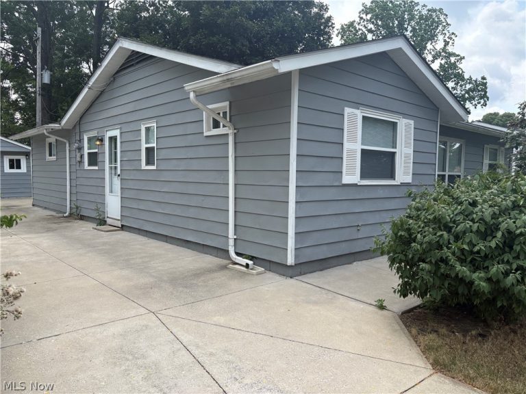 448 Chestnut Drive, Berea, OH - Photo 4