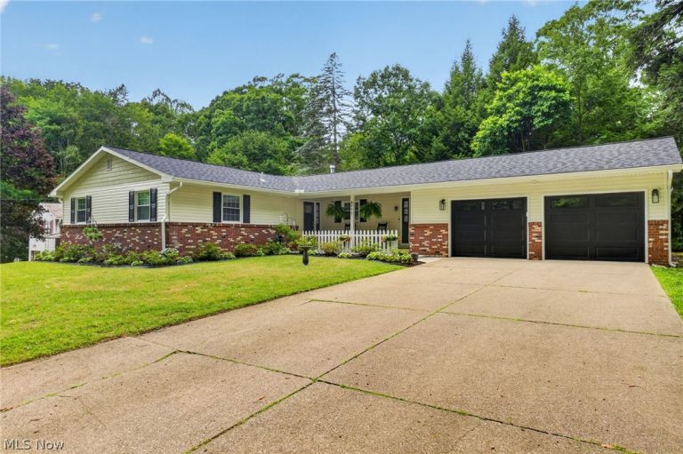 4711 Diane Drive, Ashtabula, OH - Photo 2