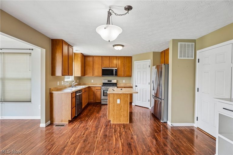 5028 Dayflower Drive, Tipp City, OH - Photo 4