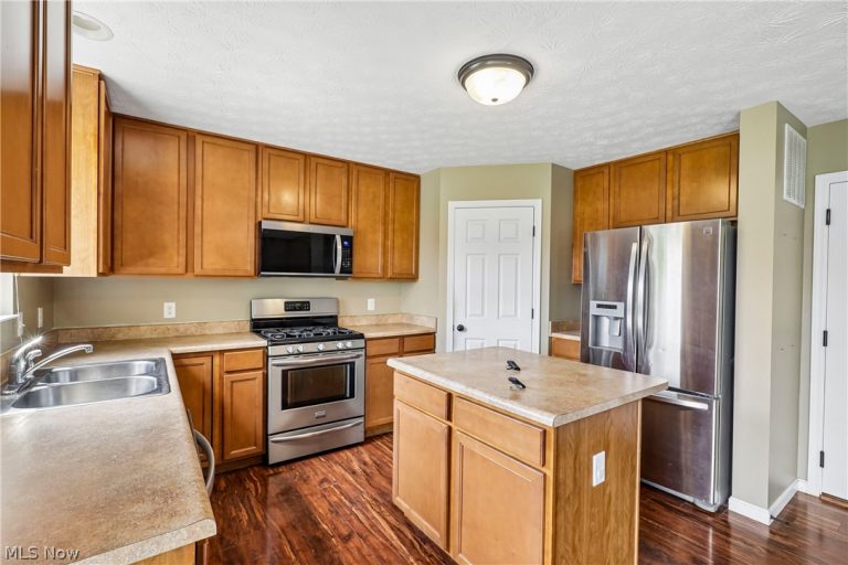 5028 Dayflower Drive, Tipp City, OH - Photo 2
