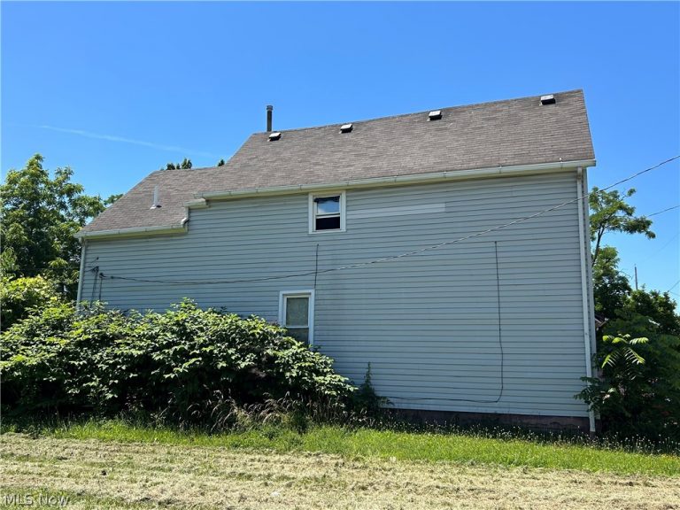 9418 Easton Avenue, Cleveland, OH - Photo 2