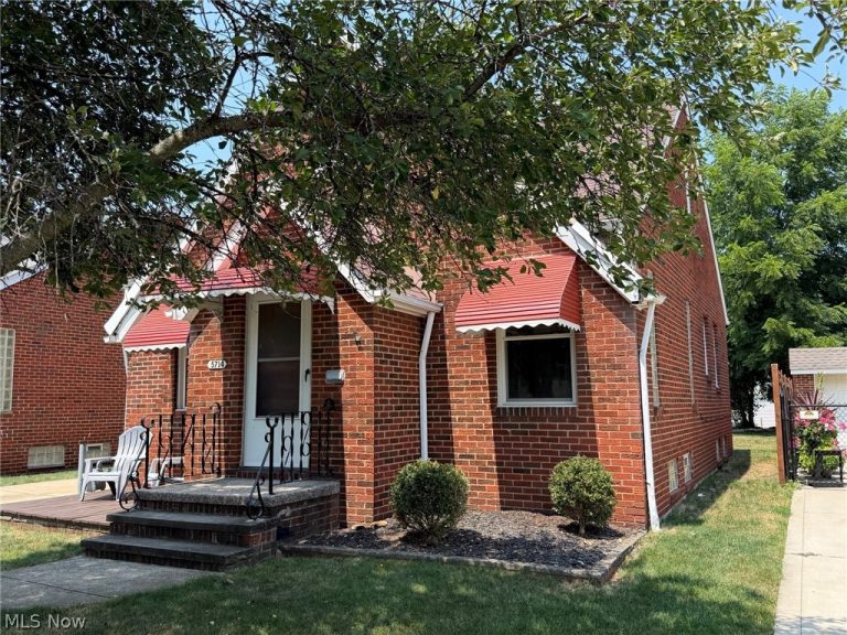 5714 Gilbert Avenue, Parma, OH - Photo 2