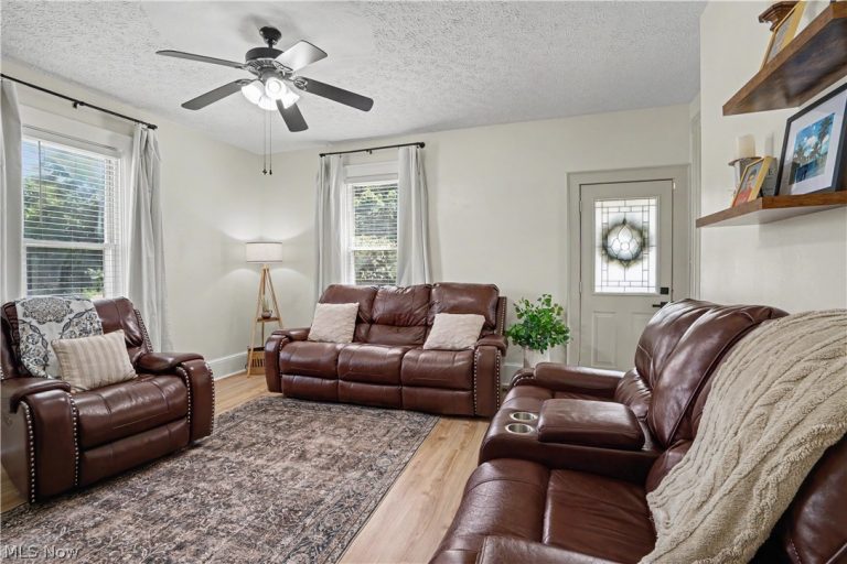 704 Pomeroy Pike, Belpre, OH - Photo 4