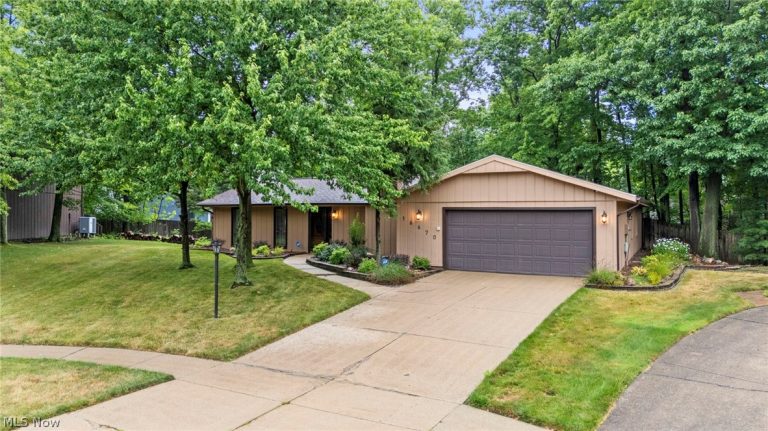16670 Aspen Circle, Strongsville, OH - Photo 2