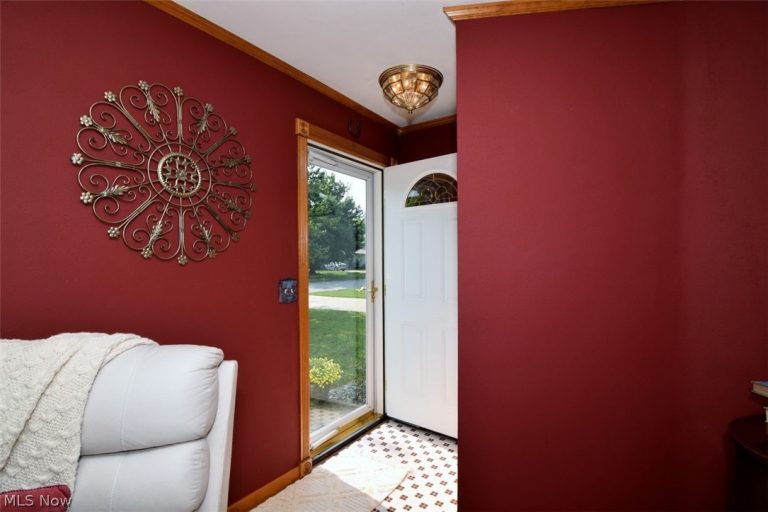 594 Terra Lane, Amherst, OH - Photo 4