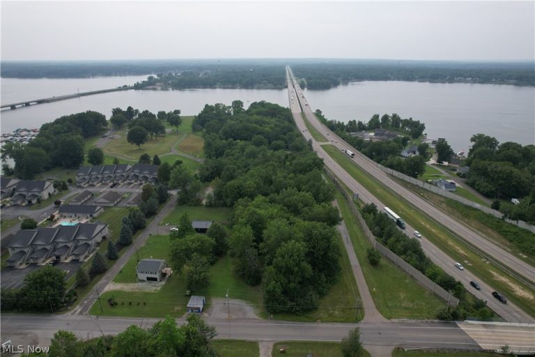 N East River Road, Lake Milton, OH - Photo 4