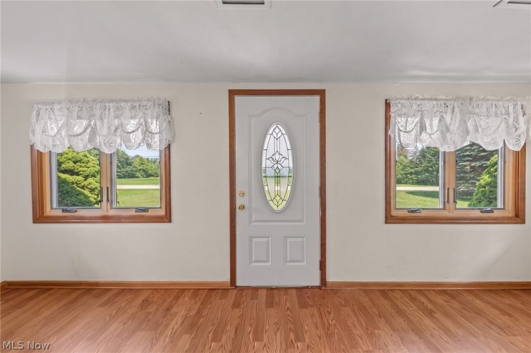 27323 Capel Road, Columbia Station, OH - Photo 5