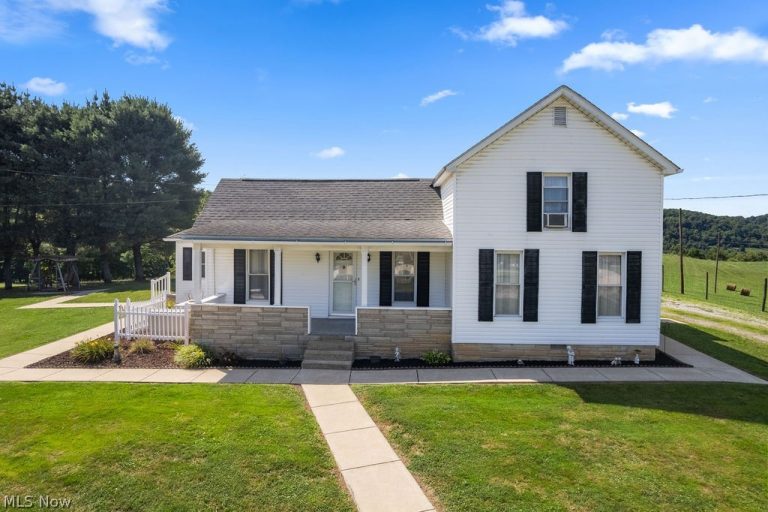 466 Palestine Road, Elizabeth, WV, 26143
