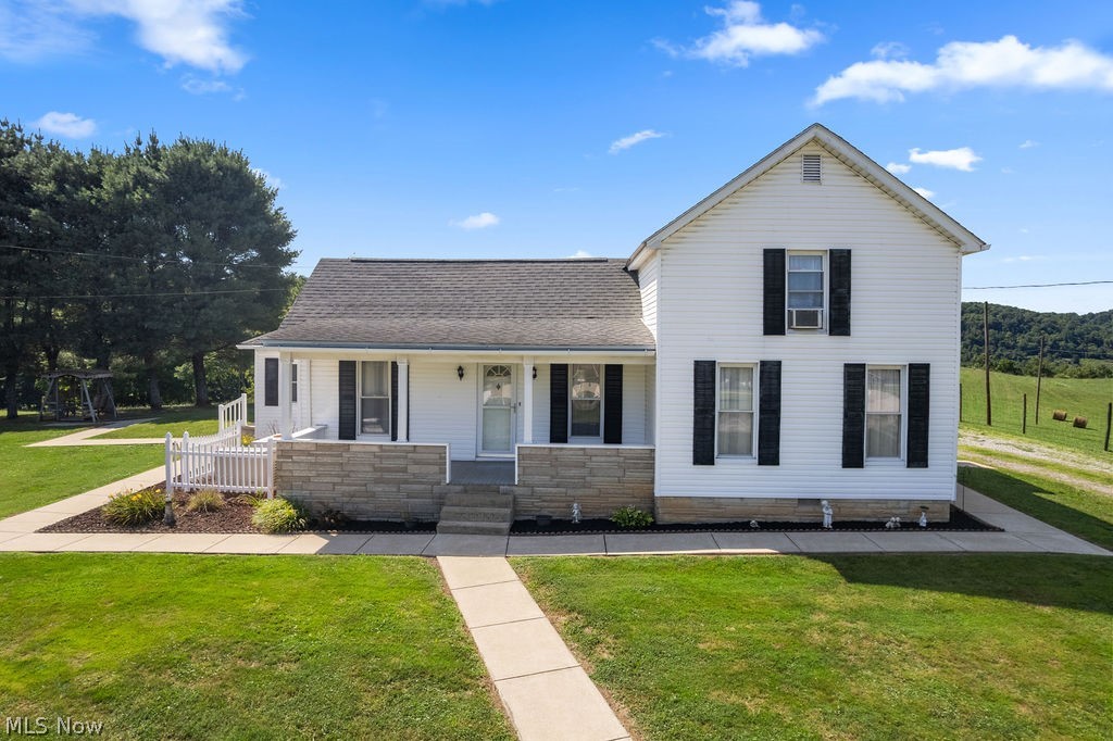 466 Palestine Road, Elizabeth, WV