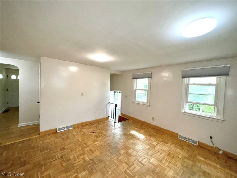 1049 Mckinley Street, Warren, OH - Photo 6