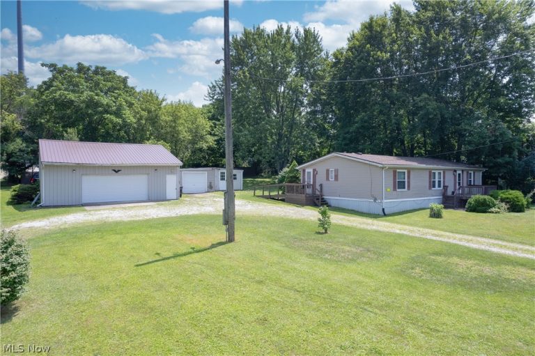 1125 Johnson Road, Sebring, OH - Photo 3