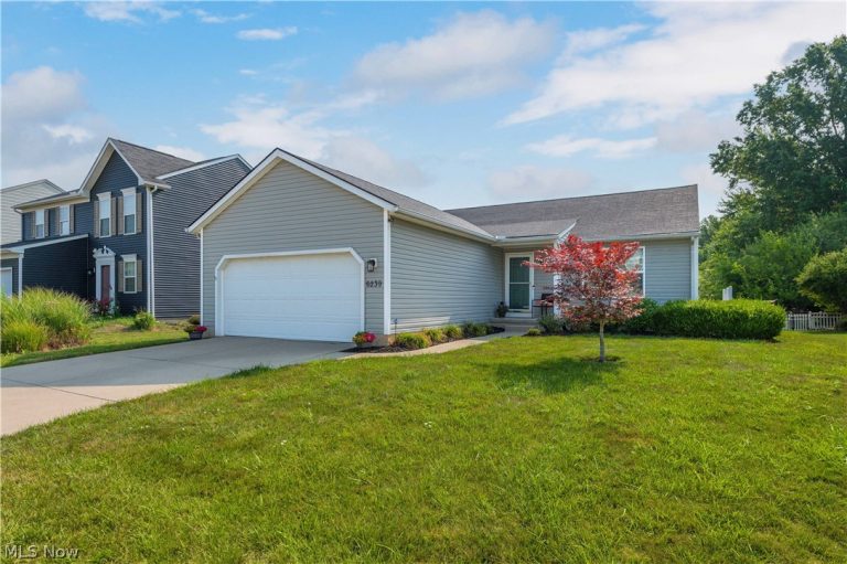6239 Greenview Trail, North Ridgeville, OH - Photo 2