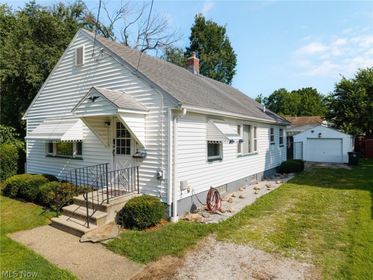815 Iona Avenue, Akron, OH - Photo 2