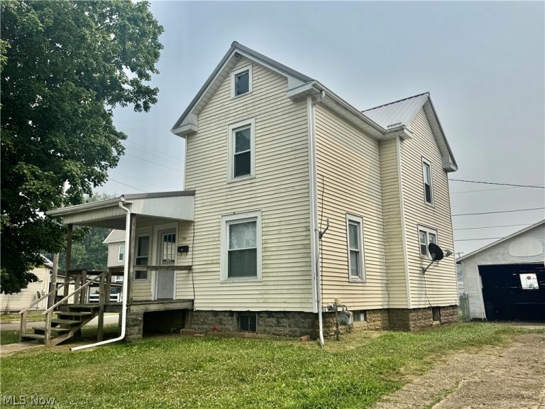 1349 Main Street, Coshocton, OH - Photo 2