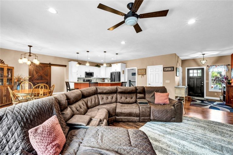8780 Mapleleaf Drive, Westfield Center, OH - Photo 4